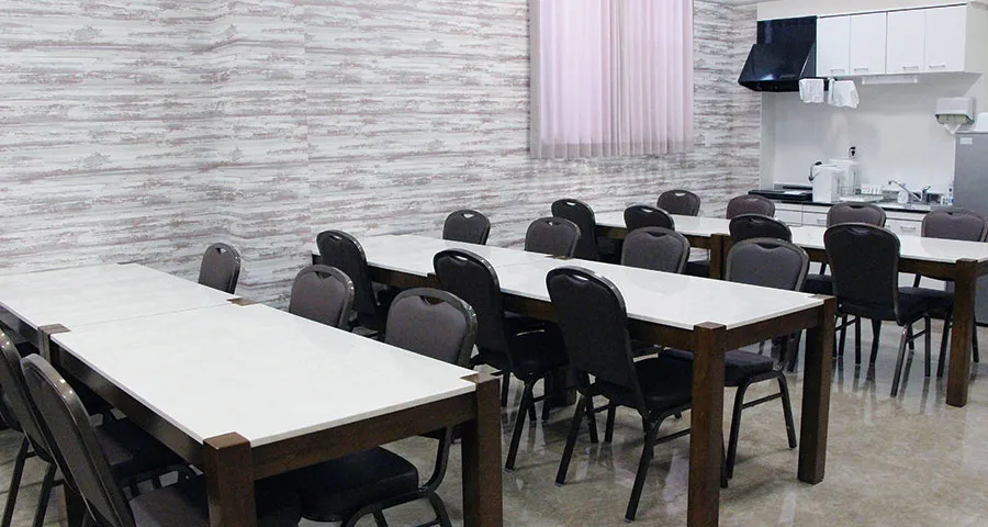 1F会食会場（約20席）